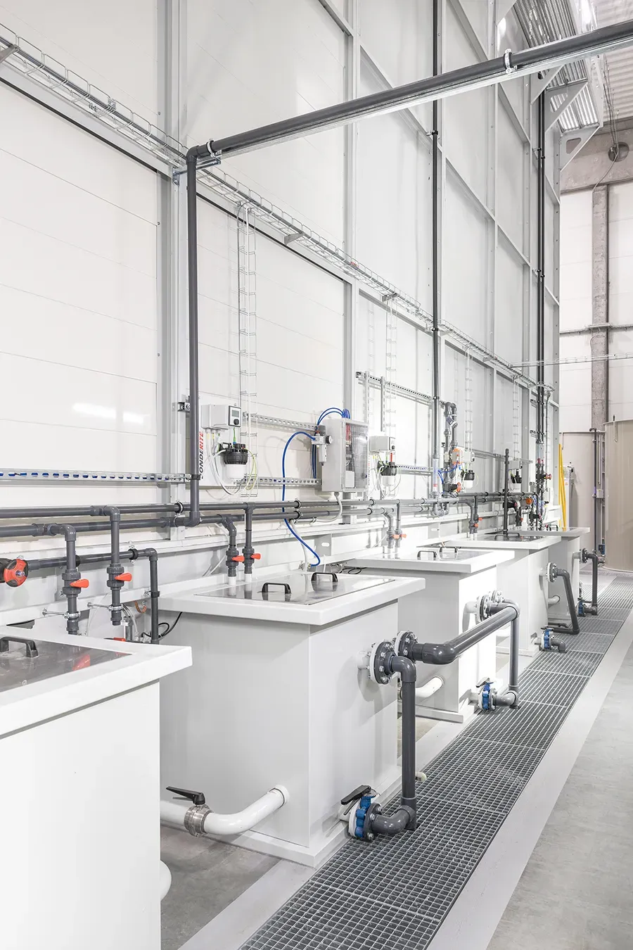 Nádrže na chemikálie Bonderite pro předúpravu od Henkel 