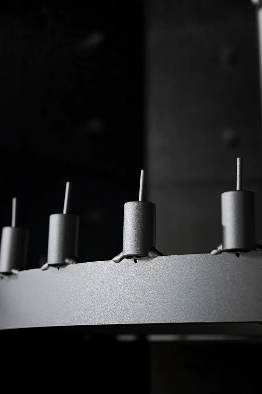 Hanging system for blasting steel cartridges