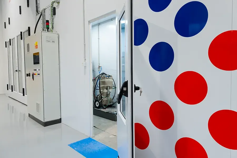 Wet coating booth kitchen entrance