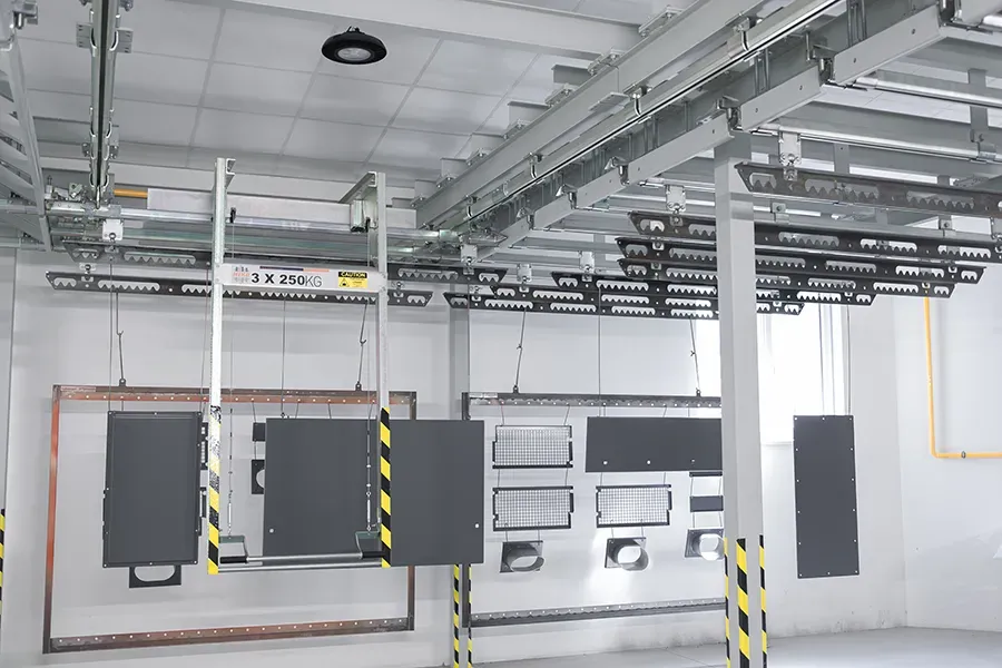 Overhead conveyor with parts