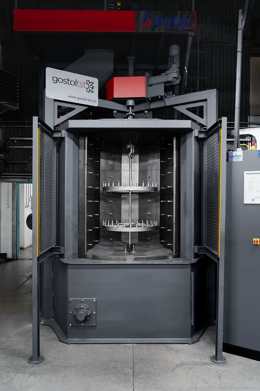 Blasting machine unloading station