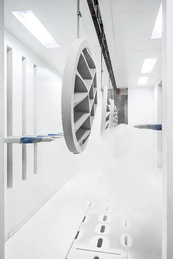 Powder coating of manholes