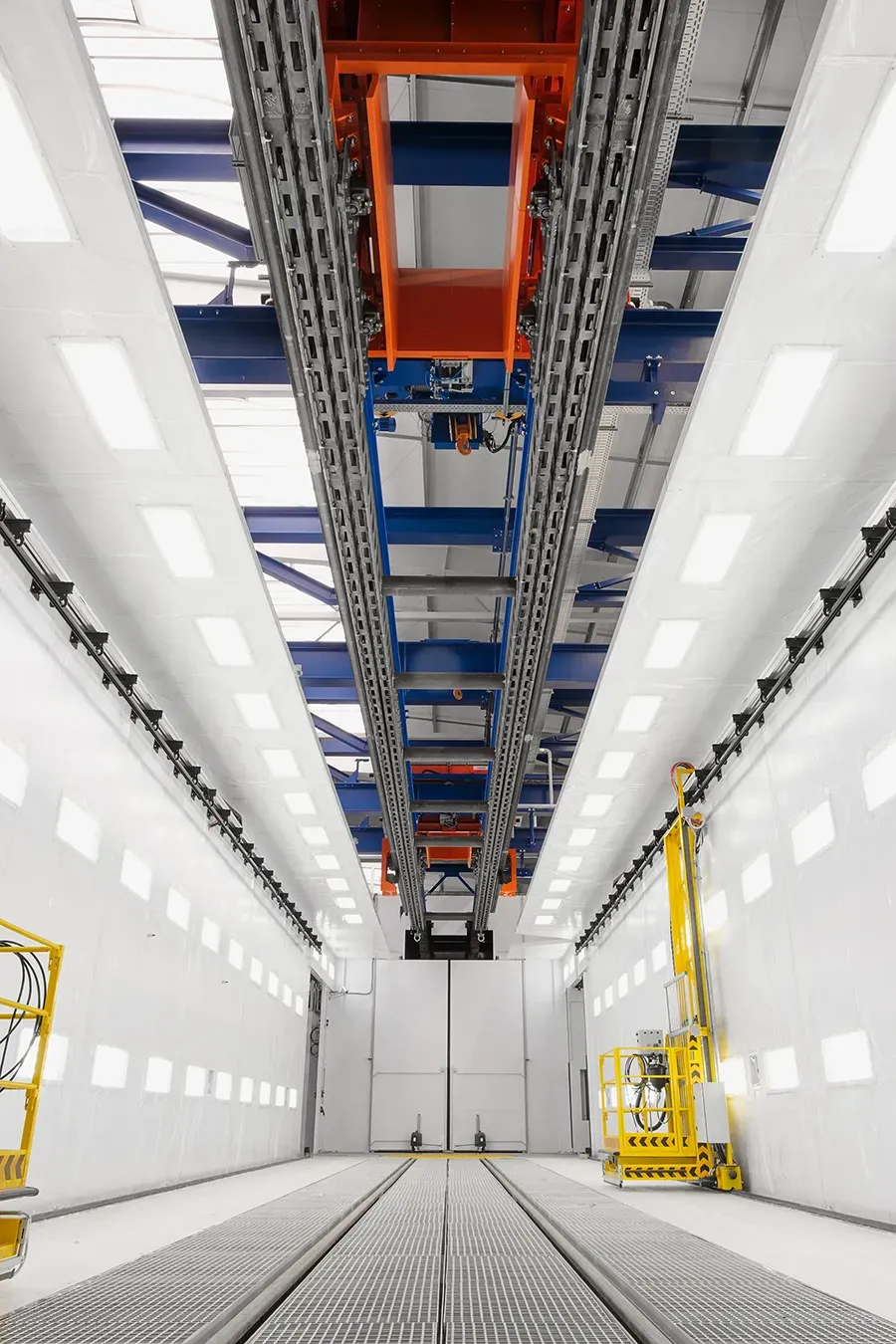 Rail wagon coating line conveyor