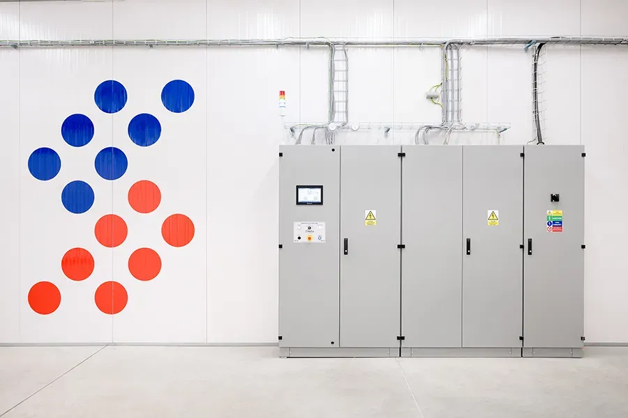 Hlavní panel ovládacího systému ESCO s logem