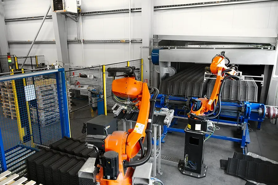 Robotic unloading station