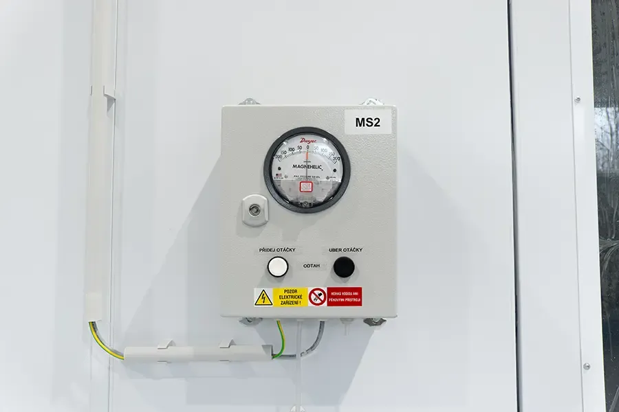 Coating booth pressure gauge