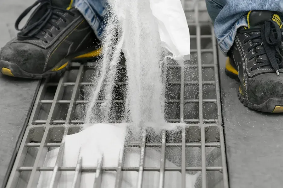 Abrasive blasting media loading process
