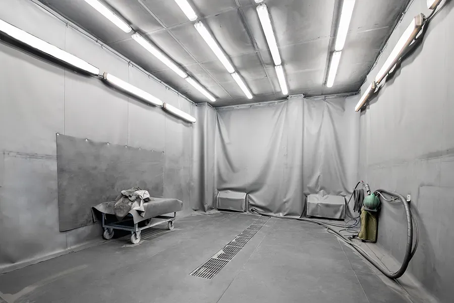 Blasting chamber interior