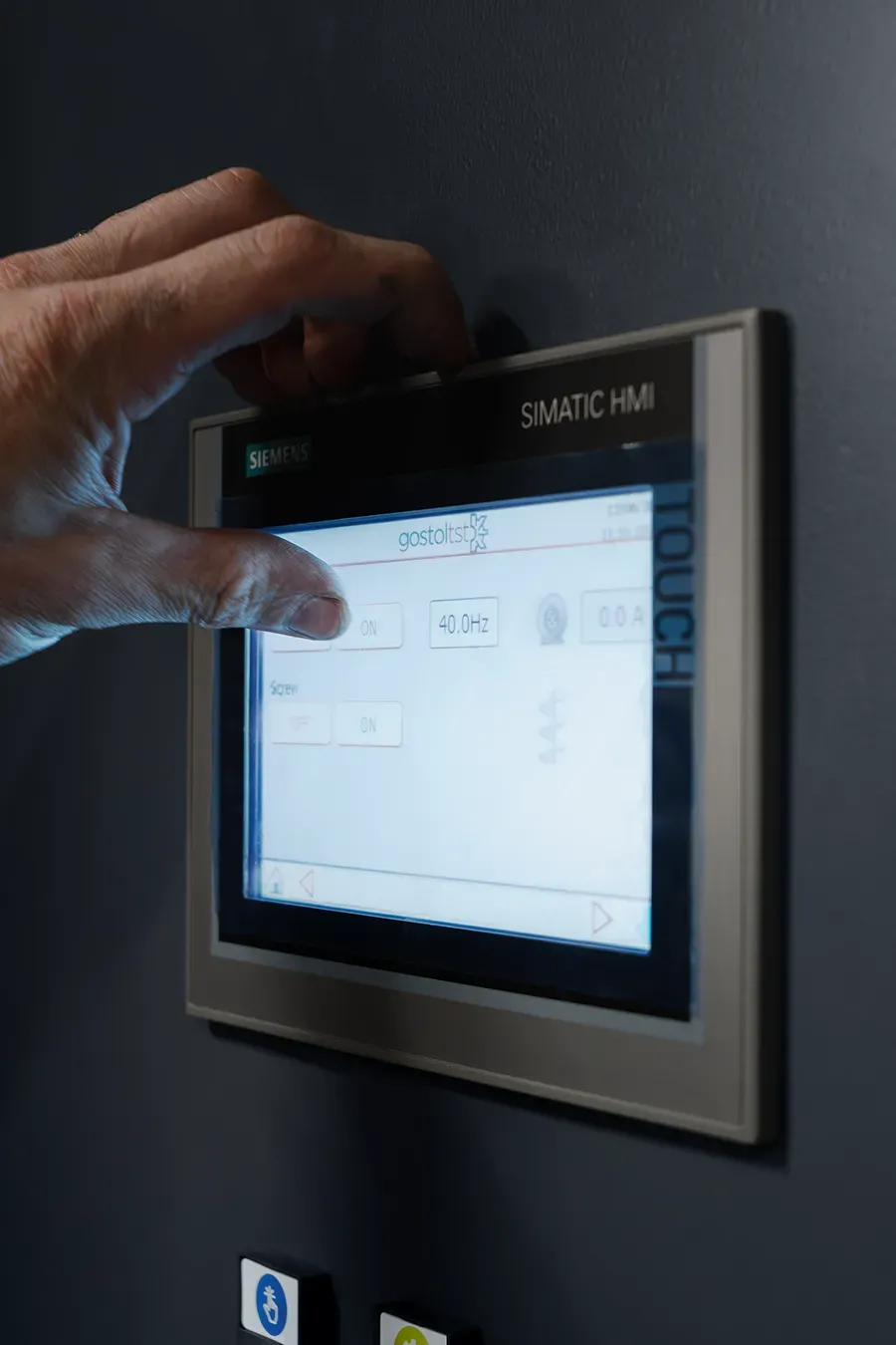 Carousel blasting machine touchscreen control